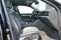 Volkswagen Touareg din 2022 cu 54.047 km - oferta VOL257901 - foto 4
