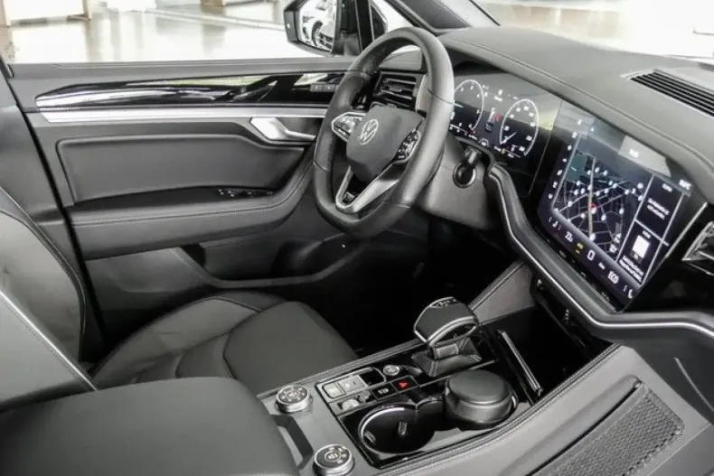 Volkswagen Touareg din 2023 cu 49.261 km - oferta VOL257927 - foto 5