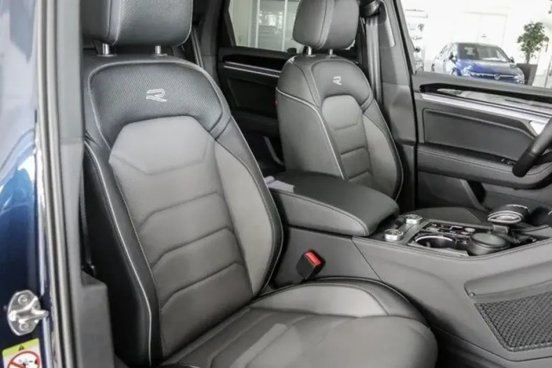 Volkswagen Touareg din 2023 cu 49.261 km - oferta VOL257927 - foto 8