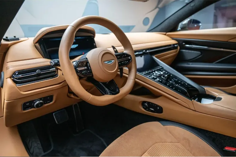 Aston Martin DB12 din 2025 cu 3.097 km - oferta AST257955 - foto 8