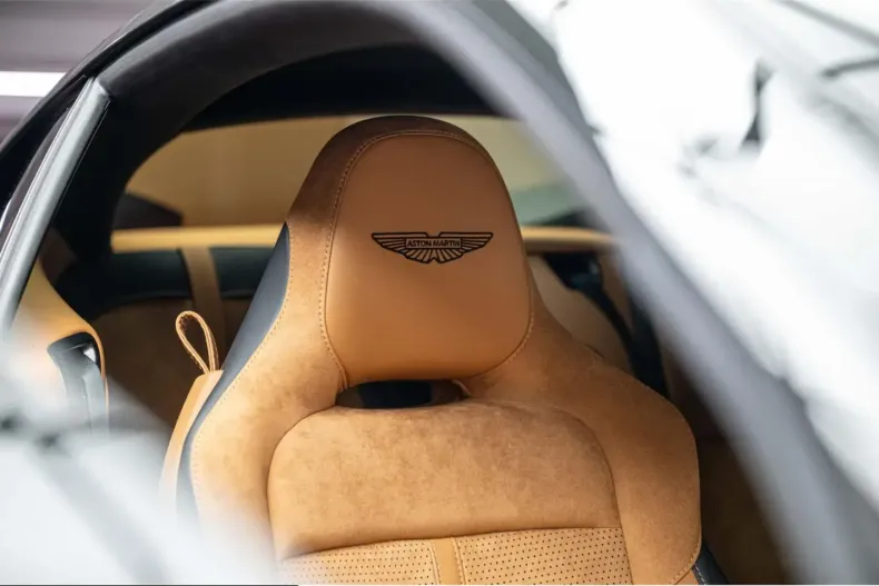 Aston Martin DB12 din 2025 cu 3.097 km - oferta AST257955 - foto 9
