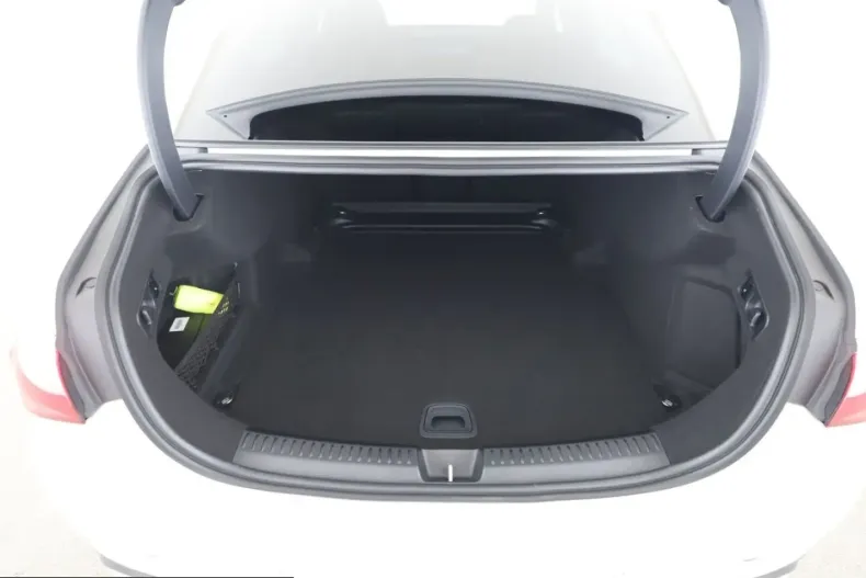 Mercedes-Benz E 220 (Clasa E) din 2025 cu 7.866 km - oferta MER257966 - foto 15