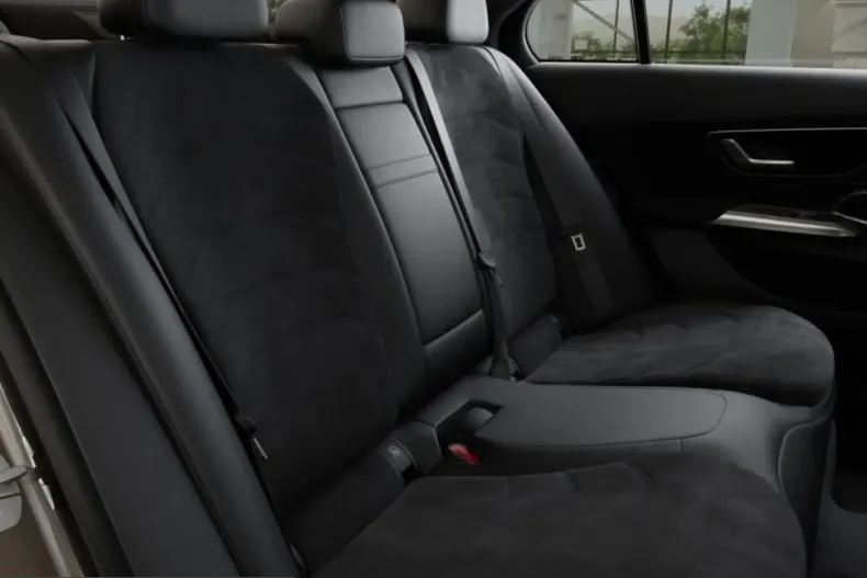 Mercedes-Benz E 300 (Clasa E) din 2025 cu 11.334 km - oferta MER257968 - foto 9