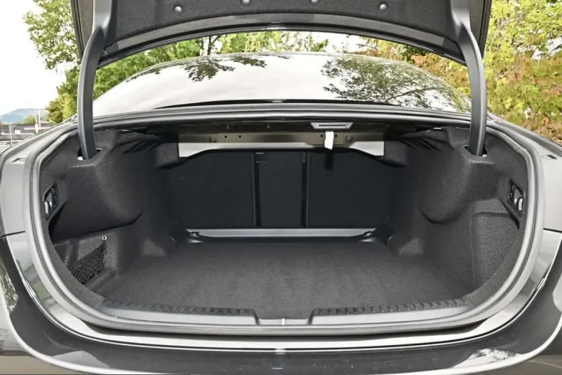Mercedes-Benz E 200 (Clasa E) din 2025 cu 13.828 km - oferta MER257979 - foto 21