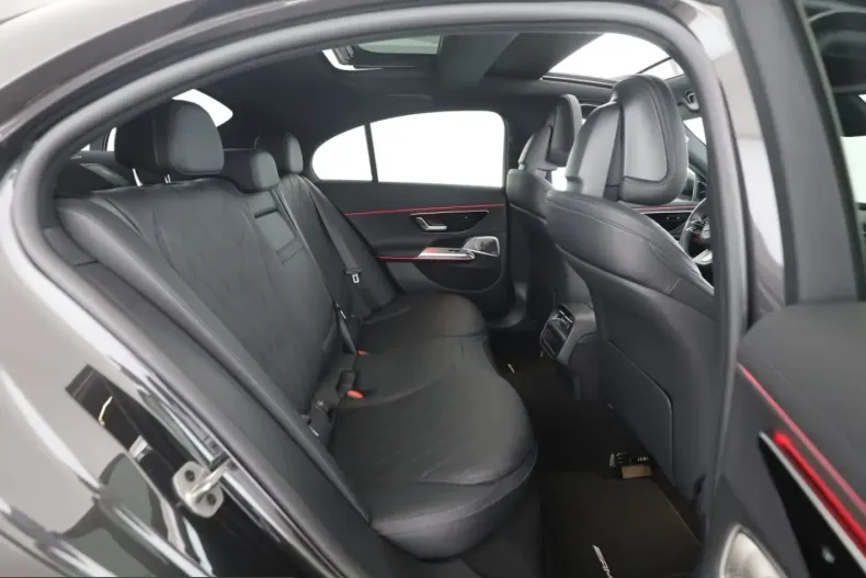 Mercedes-Benz E 220 (Clasa E) din 2024 cu 38.800 km - oferta MER257984 - foto 14