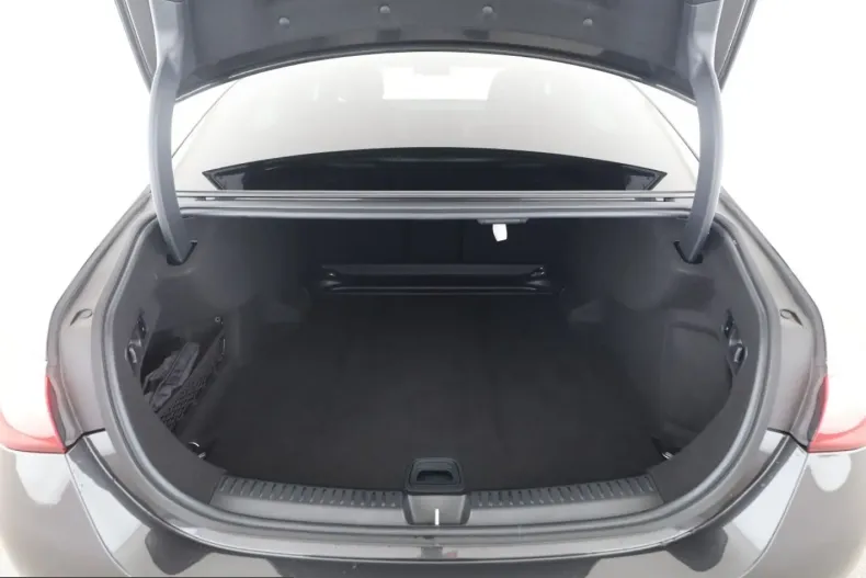Mercedes-Benz E 220 (Clasa E) din 2024 cu 38.800 km - oferta MER257984 - foto 15