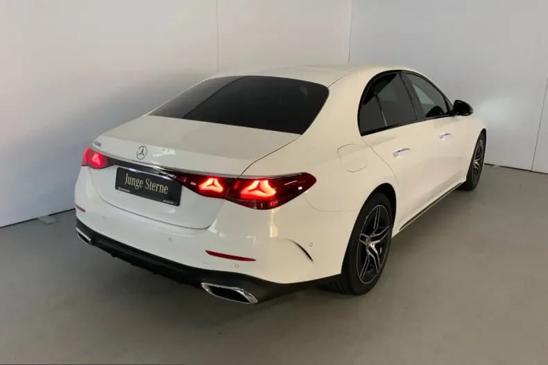 Mercedes-Benz E 200 (Clasa E) din 2025 cu 22.545 km - oferta MER257985 - foto 4