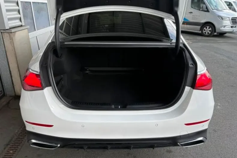 Mercedes-Benz E 200 (Clasa E) din 2025 cu 17.092 km - oferta MER257990 - foto 8