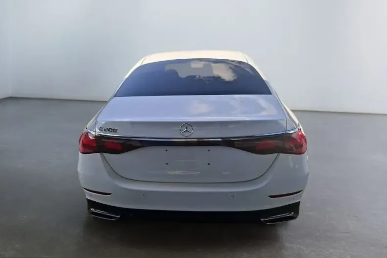 Mercedes-Benz E 200 (Clasa E) din 2025 cu 27.993 km - oferta MER257991 - foto 3