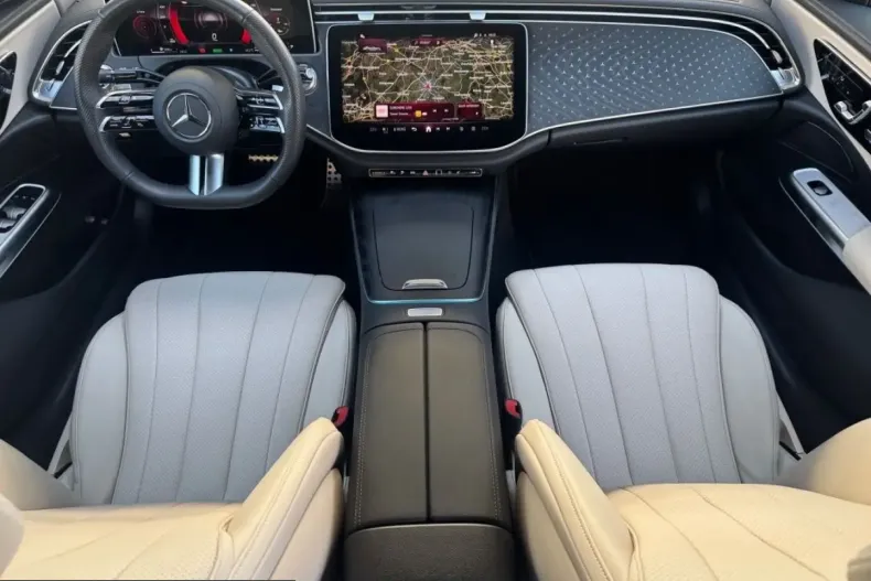 Mercedes-Benz E 300 (Clasa E) din 2025 cu 21.900 km - oferta MER257995 - foto 2