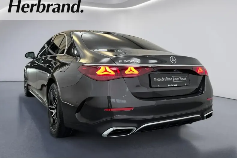 Mercedes-Benz E 300 (Clasa E) din 2025 cu 15.923 km - oferta MER257998 - foto 4