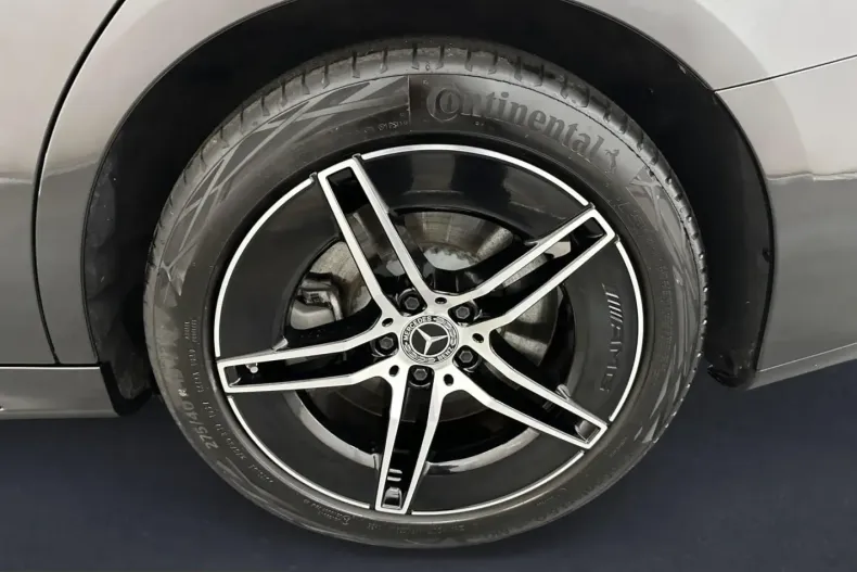 Mercedes-Benz E 300 (Clasa E) din 2025 cu 15.923 km - oferta MER257998 - foto 5