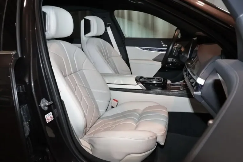 BMW 740 (Seria 7) din 2023 cu 86.745 km - oferta BMW258005 - foto 4