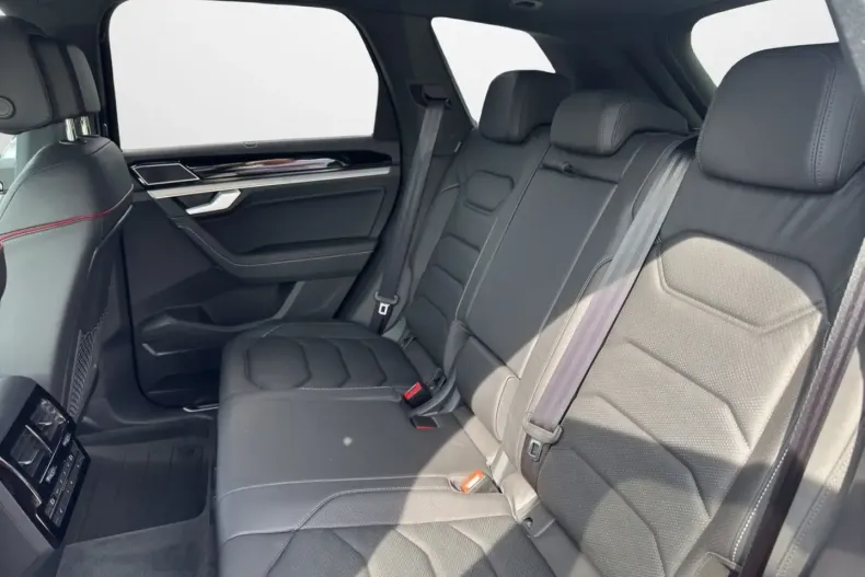 Volkswagen Touareg din 2024 cu 40.875 km - oferta VOL258037 - foto 11