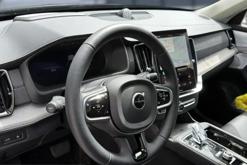 Volvo XC90 din 2026 cu 9.990 km - oferta VOL258046 - foto 8
