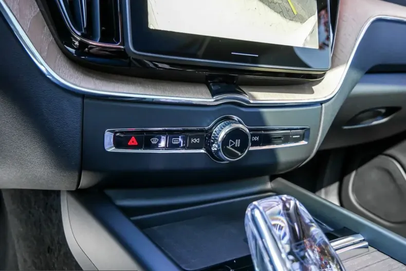 Volvo XC60 din 2025 cu 13.750 km - oferta VOL258069 - foto 13