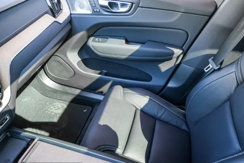 Volvo XC60 din 2025 cu 13.750 km - oferta VOL258069 - foto 15