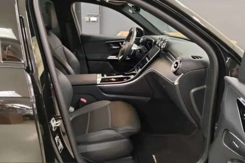 Mercedes-Benz GLC 200 (Clasa GLC) din 2025 cu 7.253 km - oferta MER258086 - foto 8
