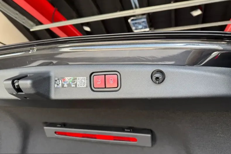 Mercedes-Benz E 450 (Clasa E) din 2025 cu 6.850 km - oferta MER258208 - foto 32