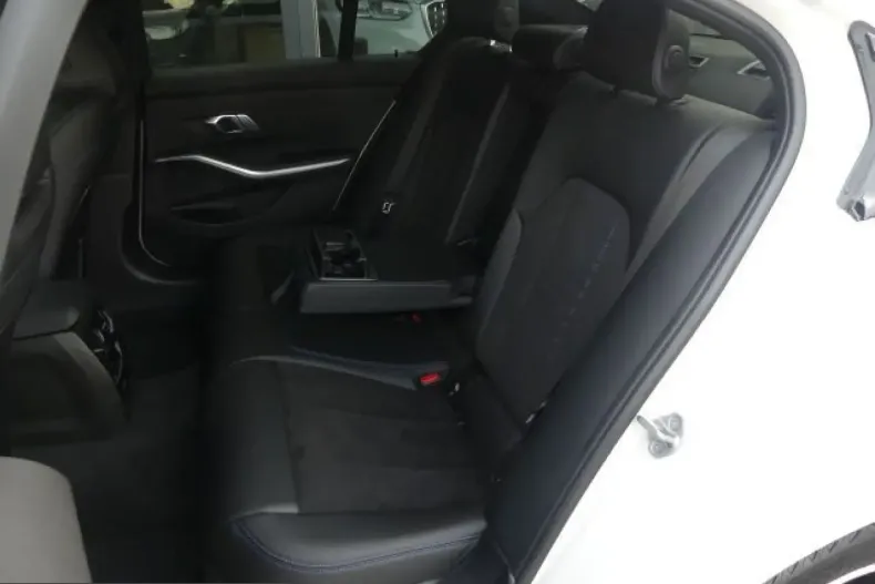 BMW 320 (Seria 3) din 2024 cu 17.690 km - oferta BMW258217 - foto 10