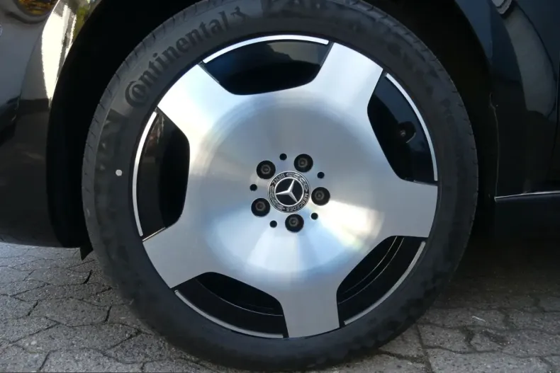 Mercedes-Benz V 300 (Clasa V) din 2023 cu 37.000 km - oferta MER258337 - foto 9