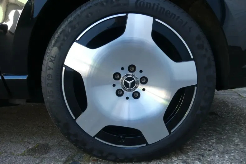 Mercedes-Benz V 300 (Clasa V) din 2023 cu 37.000 km - oferta MER258337 - foto 10