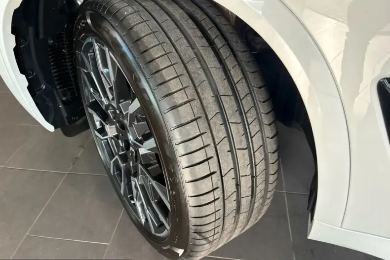BMW X5 (Seria X) din 2025 cu 7.100 km - oferta BMW258403 - foto 3