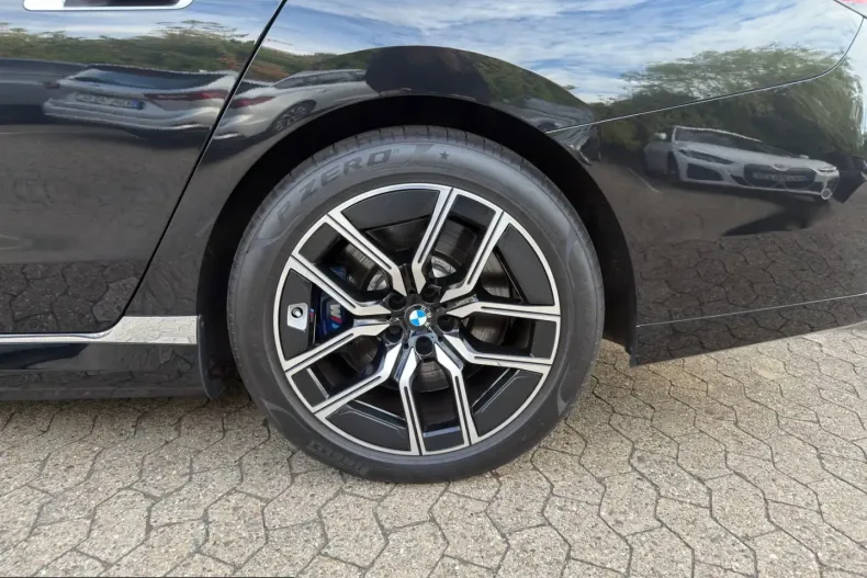 BMW M760 (Seria 7) din 2023 cu 64.543 km - oferta BMW258408 - foto 4