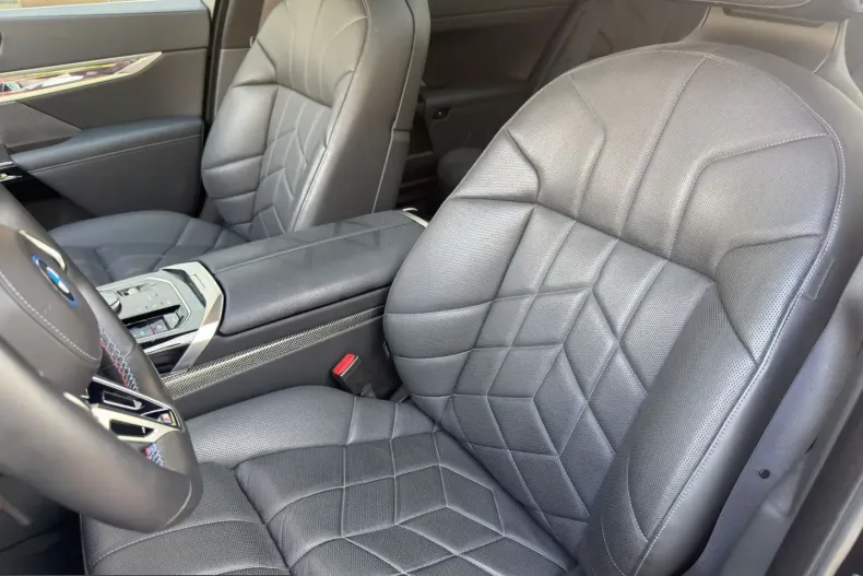 BMW M760 (Seria 7) din 2023 cu 64.543 km - oferta BMW258408 - foto 10