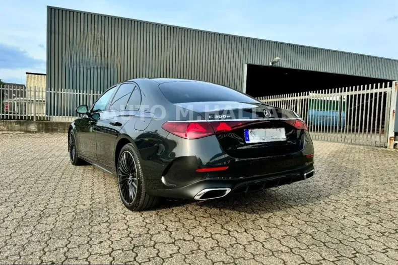 Mercedes-Benz E 300 (Clasa E) din 2024 cu 13.400 km - oferta MER258413 - foto 4