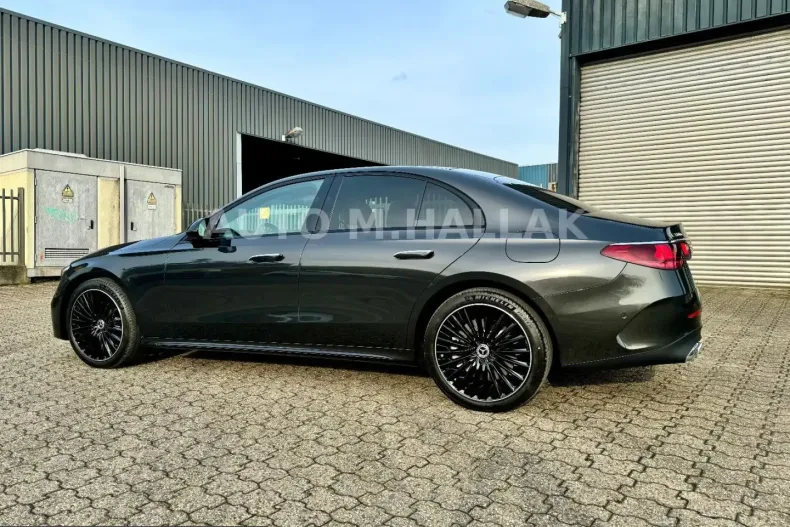 Mercedes-Benz E 300 (Clasa E) din 2024 cu 13.400 km - oferta MER258413 - foto 5