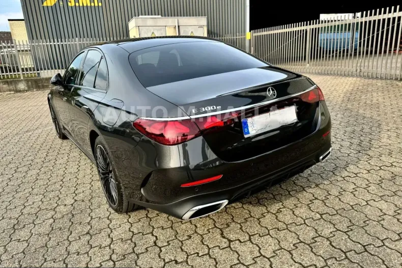 Mercedes-Benz E 300 (Clasa E) din 2024 cu 13.400 km - oferta MER258413 - foto 10