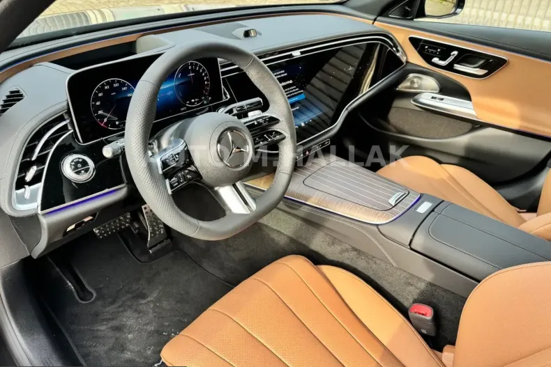 Mercedes-Benz E 300 (Clasa E) din 2024 cu 13.400 km - oferta MER258413 - foto 12