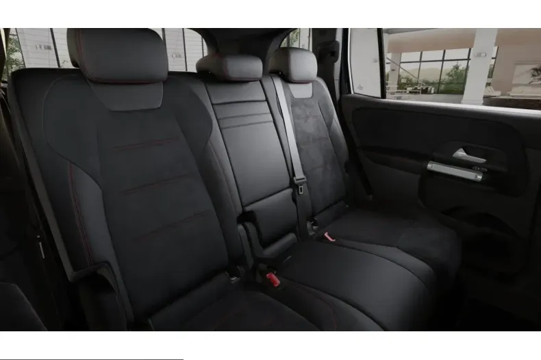 Mercedes-Benz GLB 200 (Clasa GLB) din 2025 cu 4.600 km - oferta MER258471 - foto 9