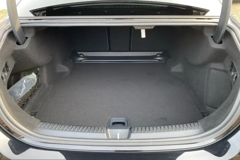 Mercedes-Benz E 220 (Clasa E) din 2024 cu 13.600 km - oferta MER258513 - foto 10