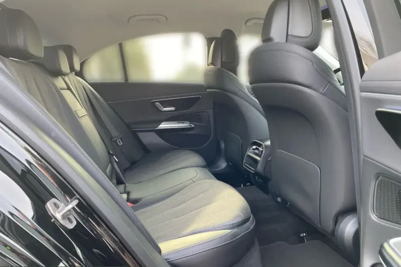 Mercedes-Benz E 220 (Clasa E) din 2024 cu 13.600 km - oferta MER258513 - foto 11