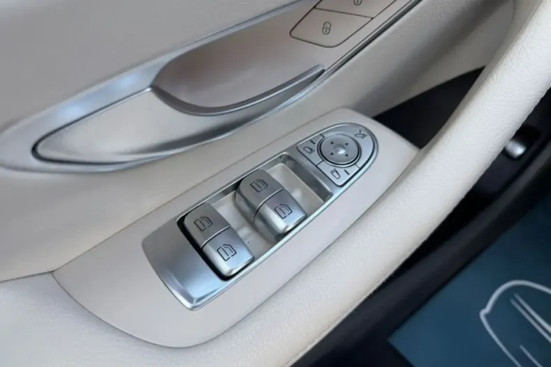 Mercedes-Benz E 400 (Clasa E) din 2022 cu 101.074 km - oferta MER258515 - foto 23