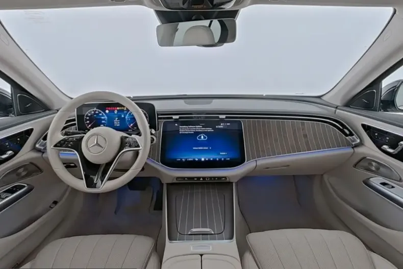 Mercedes-Benz E 220 (Clasa E) din 2025 cu 19.456 km - oferta MER258517 - foto 8