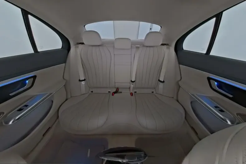 Mercedes-Benz E 220 (Clasa E) din 2025 cu 19.456 km - oferta MER258517 - foto 9