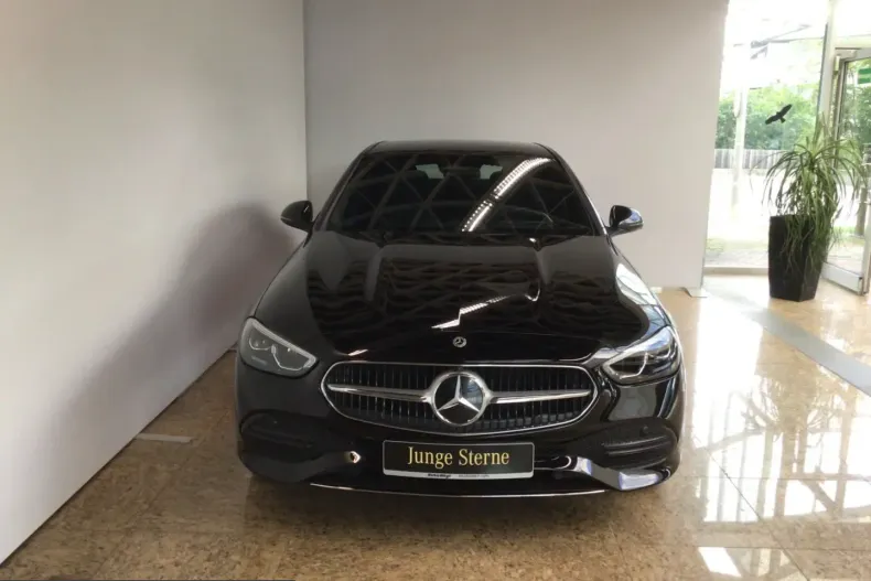 Mercedes-Benz C 300 (Clasa C) din 2025 cu 15.045 km - oferta MER258540 - foto 1