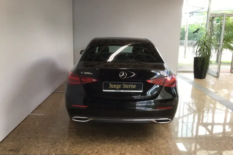 Mercedes-Benz C 300 (Clasa C) din 2025 cu 15.045 km - oferta MER258540 - foto 4