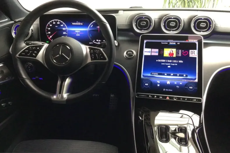 Mercedes-Benz C 300 (Clasa C) din 2025 cu 15.045 km - oferta MER258540 - foto 6