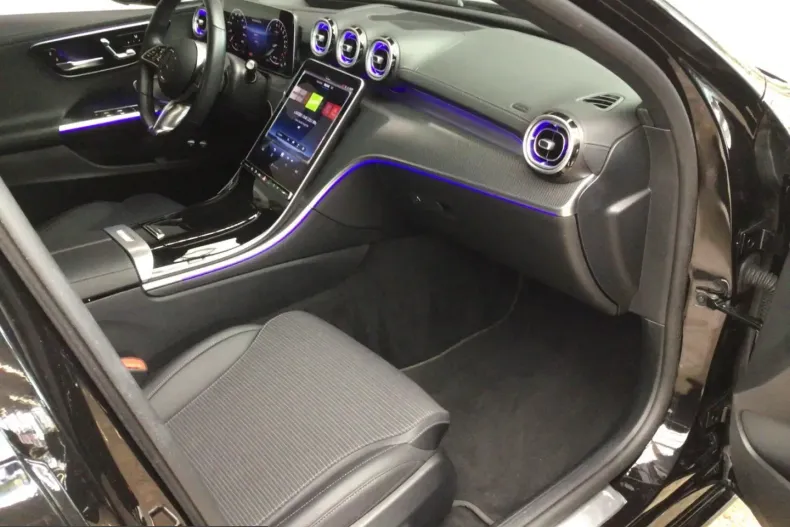 Mercedes-Benz C 300 (Clasa C) din 2025 cu 15.045 km - oferta MER258540 - foto 10
