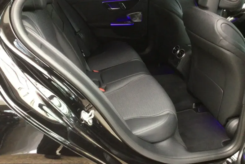 Mercedes-Benz C 300 (Clasa C) din 2025 cu 15.045 km - oferta MER258540 - foto 11