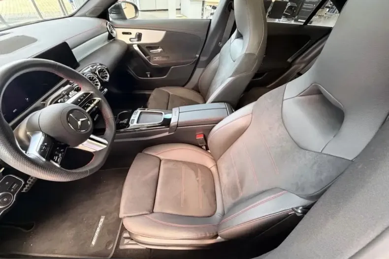 Mercedes-Benz CLA 200 (Clasa CLA) din 2025 cu 13.094 km - oferta MER258570 - foto 6
