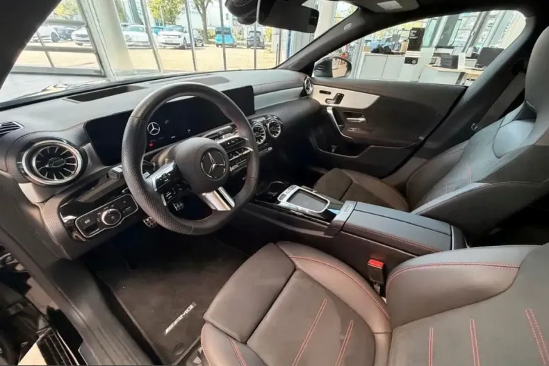 Mercedes-Benz CLA 200 (Clasa CLA) din 2025 cu 13.094 km - oferta MER258570 - foto 7