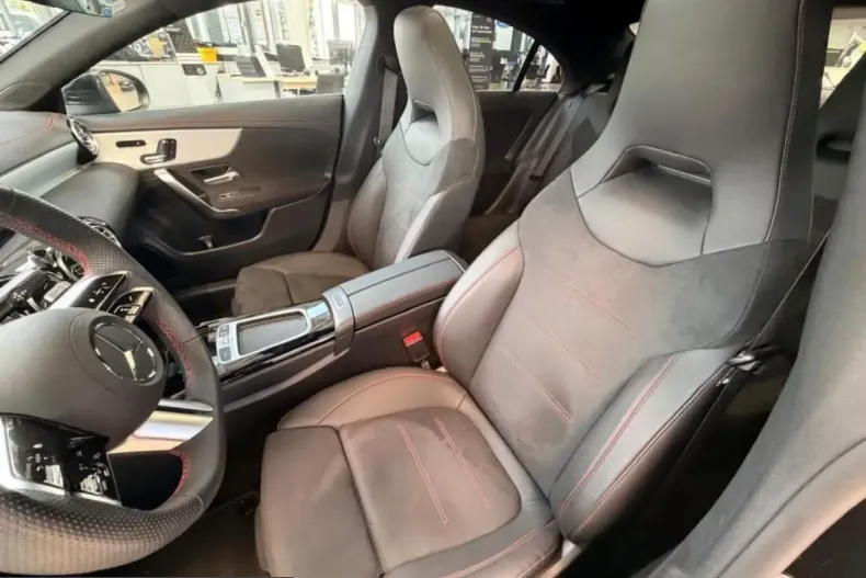 Mercedes-Benz CLA 200 (Clasa CLA) din 2025 cu 13.094 km - oferta MER258570 - foto 9