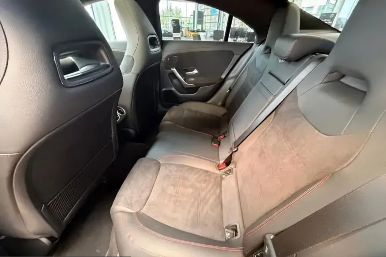 Mercedes-Benz CLA 200 (Clasa CLA) din 2025 cu 13.094 km - oferta MER258570 - foto 10