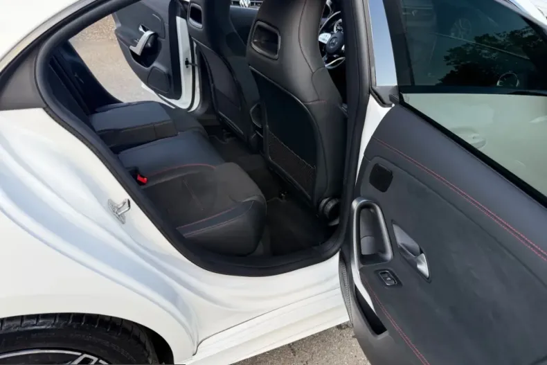 Mercedes-Benz CLA 200 (Clasa CLA) din 2023 cu 68.000 km - oferta MER258572 - foto 13