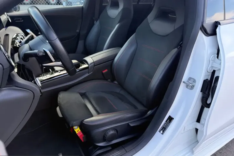 Mercedes-Benz CLA 200 (Clasa CLA) din 2023 cu 68.000 km - oferta MER258572 - foto 18